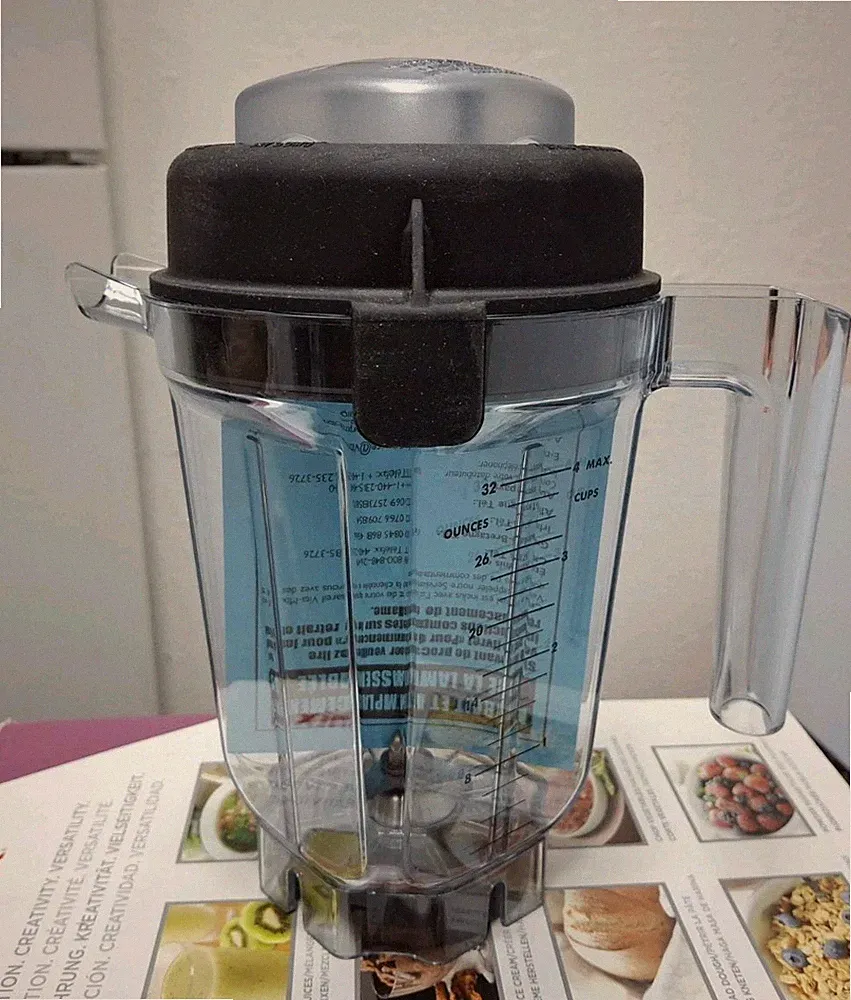 NEW Vitamix 32 oz 4 Cup Pitcher with Wet-Blade Assembly & Lid