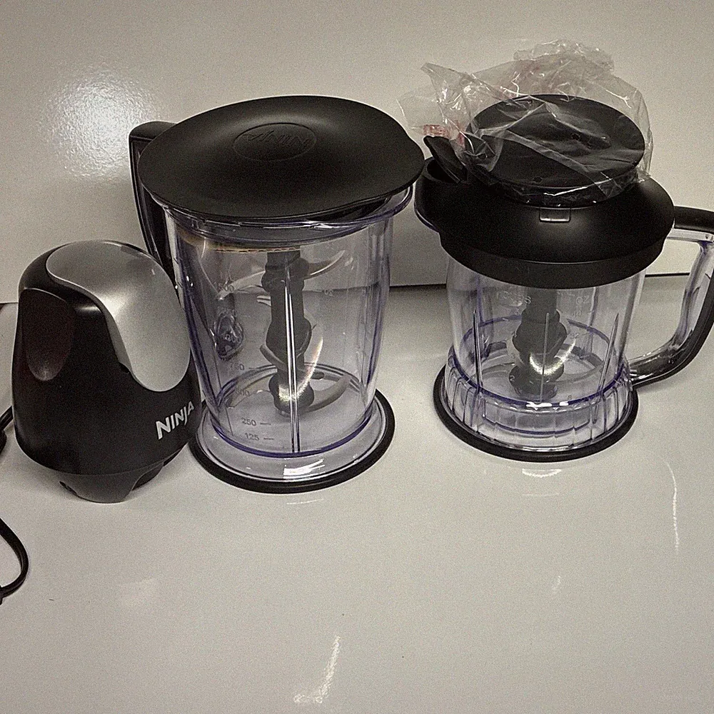 Ninja Blender / Food Processor 450W 40oz and 48oz containers and lid OPEN BOX