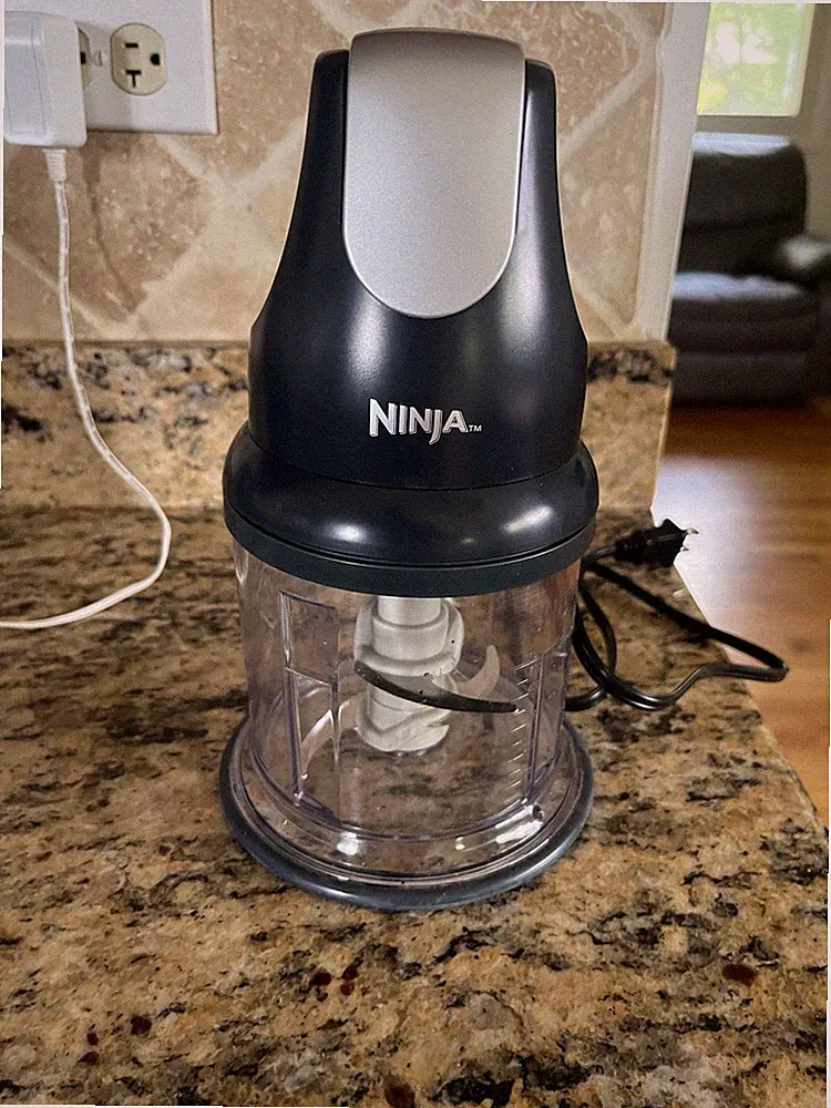 Ninja Food Chopper Express Chop, 16-Ounce Bowl for Mincing NJ100GR Used G