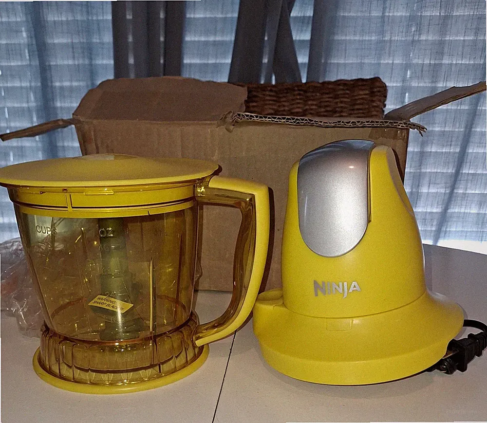 Ninja Mini 6 Cup Electric Food Processor Chopper Yellow/Silver Bowl Lid