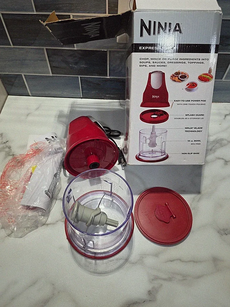 Ninja NJ100GR 16.0 Oz. Food Chopper ,Food Processor Red Maroon