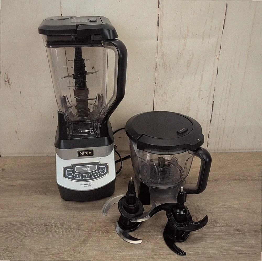 Ninja Professional Blender BL660 30 W/ 64 Oz Pitcher & Food Processor Container