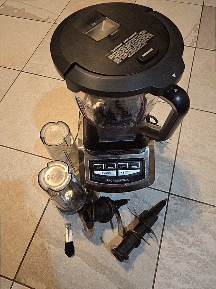 Ninja Professional Blender Model BL780-30 Food Processor 64oz Pitcher w 2 Blades
