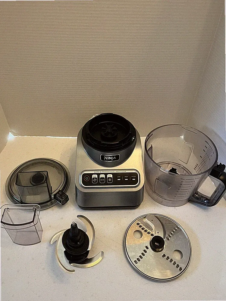 Ninja Professional Food Processor 9-cup Auto-IQ Preset Programs BN601 850 Watts