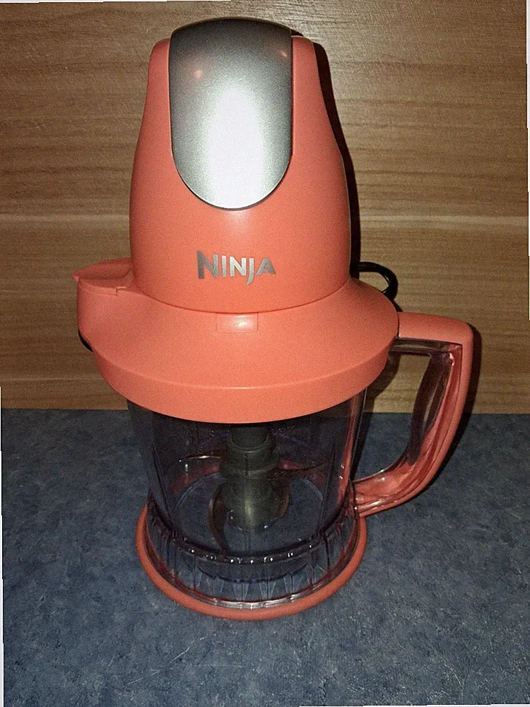 Ninja QB750Q2TA Blender/Food Processor Orange/Coral-W/400-Watt Base,40oz Pitcher