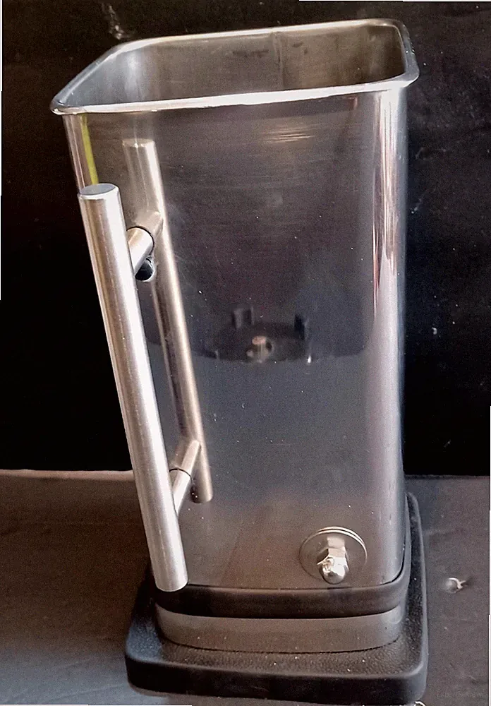 ORIGINAL STAINLESS STEEL CONTAINER FOR VITAMIX 4000 3600PLUS. W/NEW MODERN BLADE
