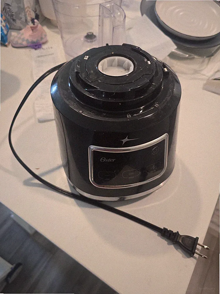 Oster food processor base 8 cups capacity. Model: fpstfpmp-ts