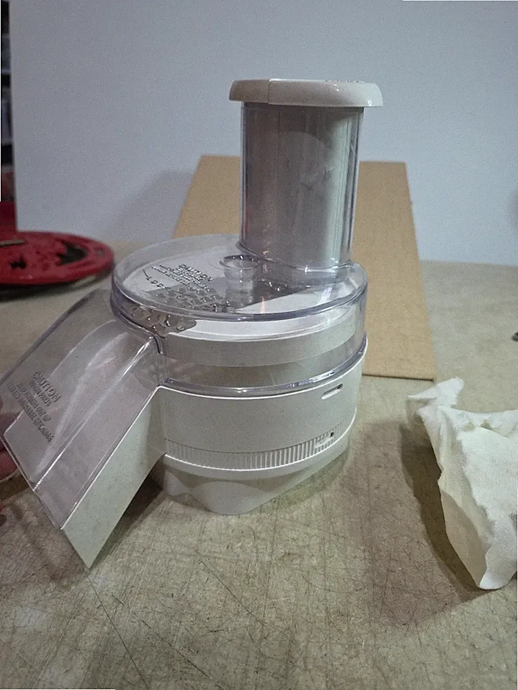 Oster Kitchen Center Food Processor Salad Shooter Attachment 957-38F Lid Pusher