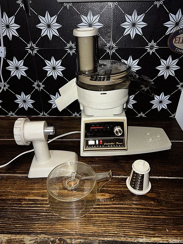 Oster Kitchen Center Full-Size Food Processor White w/ Attachments Chop Grate