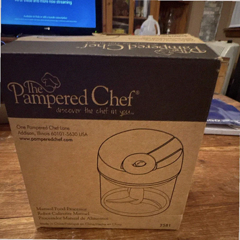 Pampered Chef 2581 Manual Food Processor White Chop Lid Container Blades