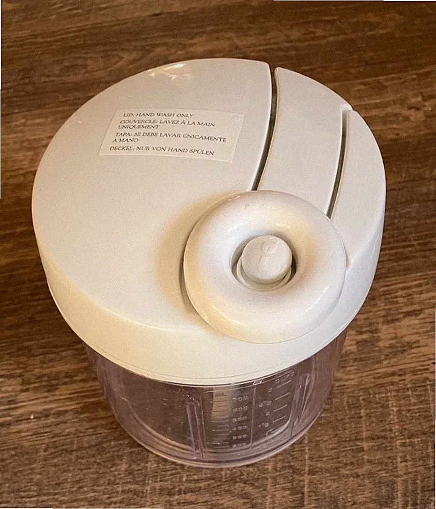 PAMPERED CHEF- 3 CUP- MANUAL FOOD PROCESSOR