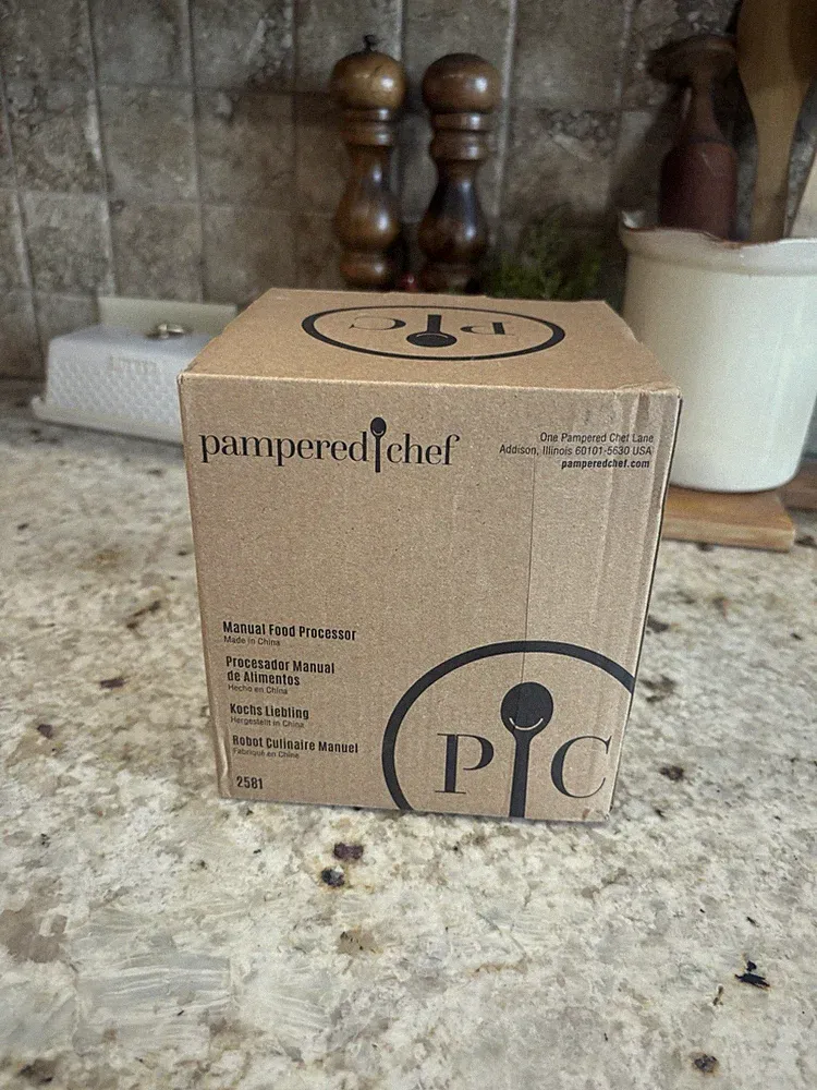 Pampered Chef Manual Food Processor 2581 NIB