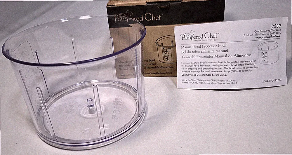 PAMPERED CHEF MANUAL FOOD PROCESSOR BOWL 2589 NEW IN BOX w DESCRIPTION PAPER