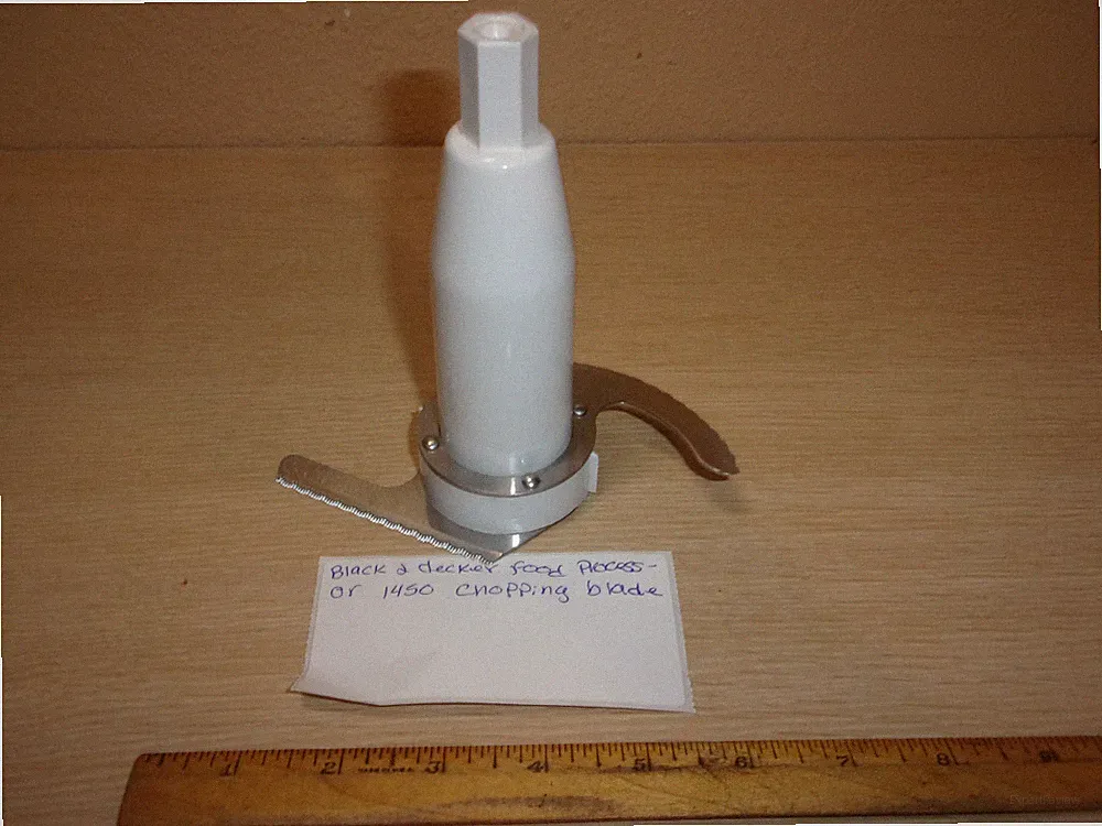PART FOR A BLACK AND DECKER FOOD PROCESSOR MODEL 1450 WHITE CHOPPING BLADE