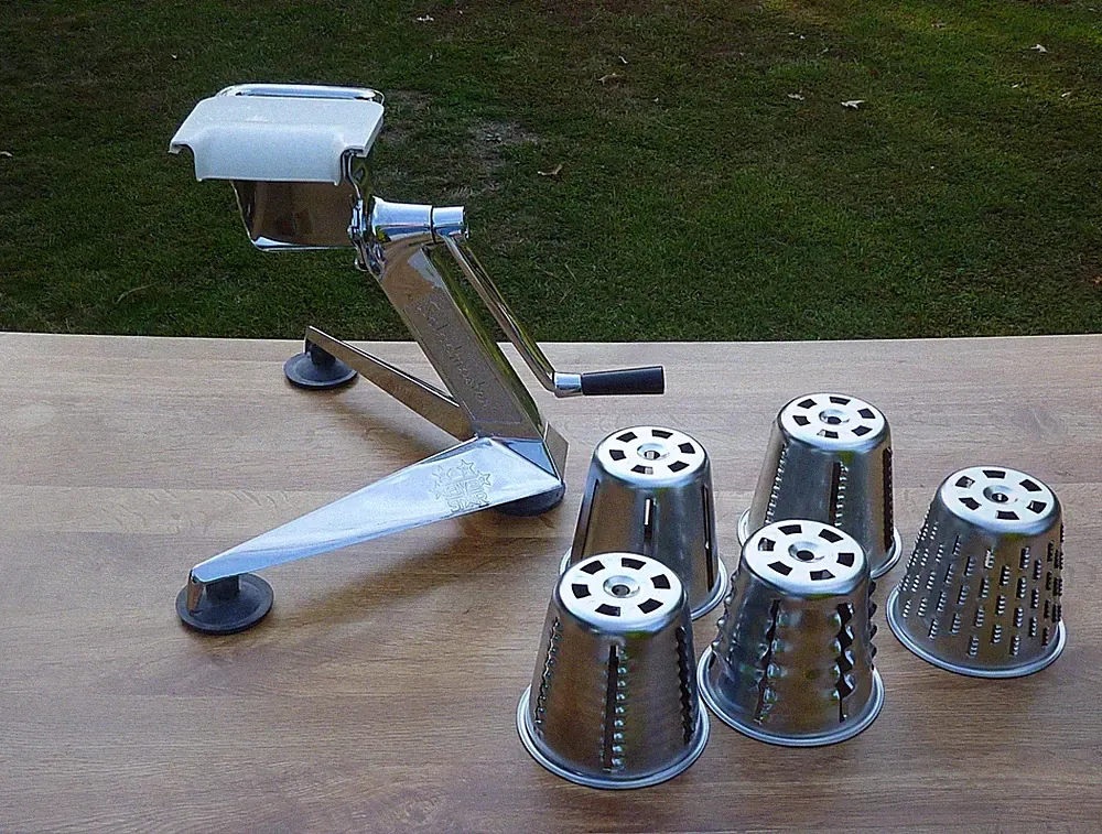 Saladmaster Vintage Five Star Food Processor Chopper Shredder Slicer 5 Cones