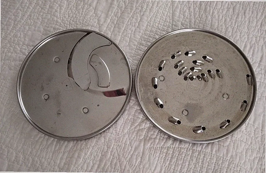 Slicing and grating disk for Cuisinart Food Processor