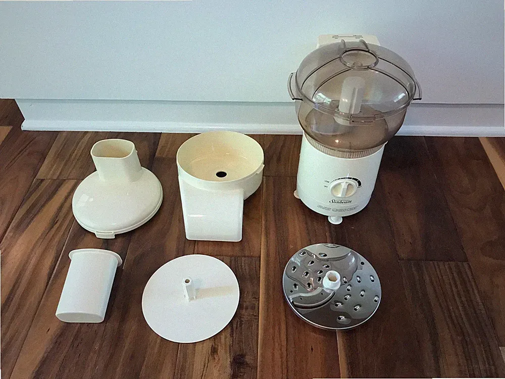 Sunbeam Big Oskar Electric Food Processor 14121 With Chute Attachments