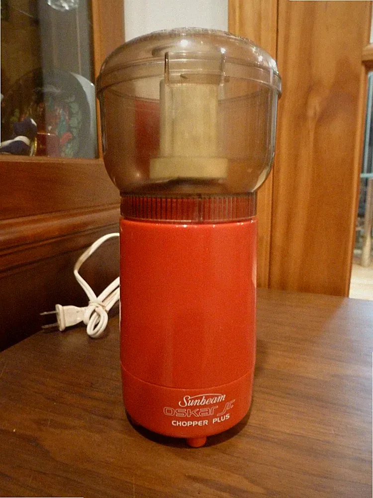 Sunbeam Oskar JR Chopper Plus Red Mini Food Processor Working