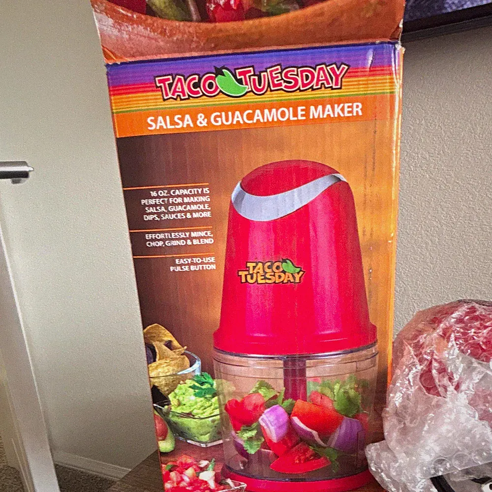 Taco Tuesday Salsa & Guacamole Maker Mini Food Processor 16oz 200W Pulse Red
