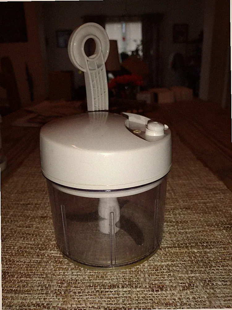 The Pampered Chef Manual Food Processor 3 Cup White Hand Crank Chopper 2593 A2