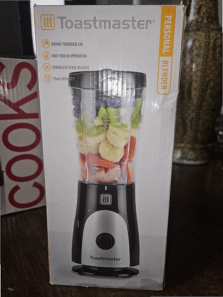 Toastmaster Personal Blender 15 oz. capacity one-touch operation (never opened)