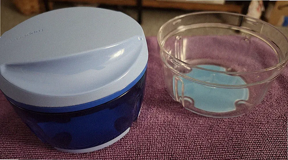 Tupperware Lil Chopper Food Processer Twist Top 1.25 Cup Blue W/ EXTRA BOWL