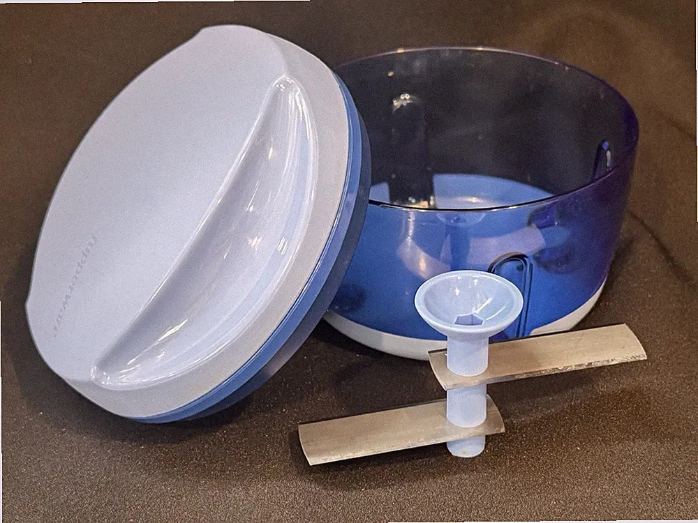 Tupperware Lil Chopper Food Processor Twist Top 1.25 Cup Food Prep Blue RETIRED