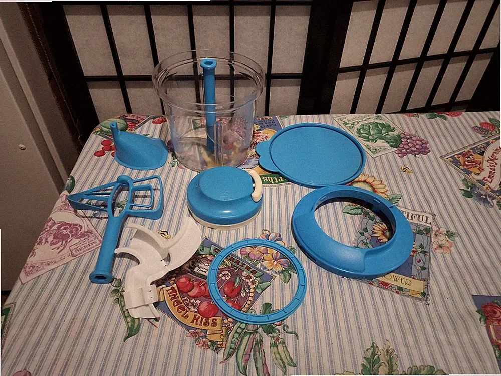 Tupperware Power Chef System Food Processor/Chopper Mix, Chop, Whisk, Blue