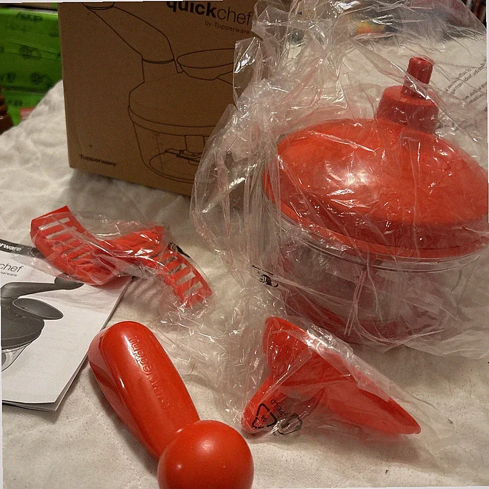 Tupperware Quick Chef Food Processor Chopper Mixer 4 Cups Red COMPLETE NEW NIB