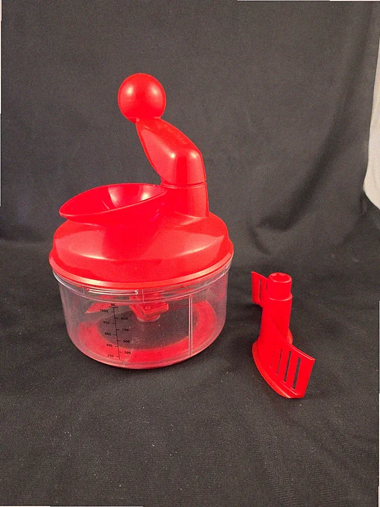 Tupperware Quick Chef Food Processor Chopper Red 4 Cups Whisk Mix Pour Spout