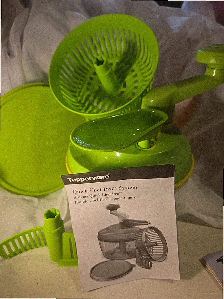 Tupperware Quick Chef Pro System-Manual Turn Handle Food Processor- Green NEW