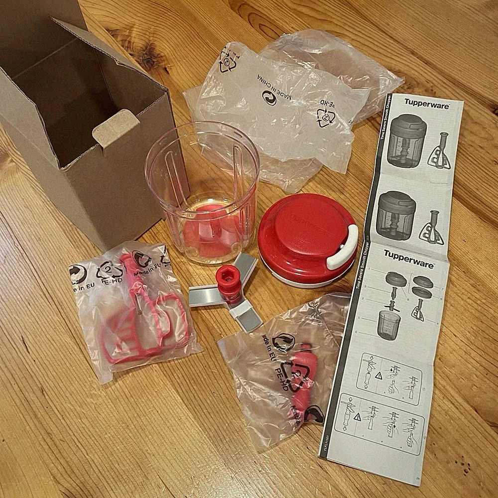 Tupperware Smooth Chopper 730 ml Manual Food Processor Red Pull String NEW