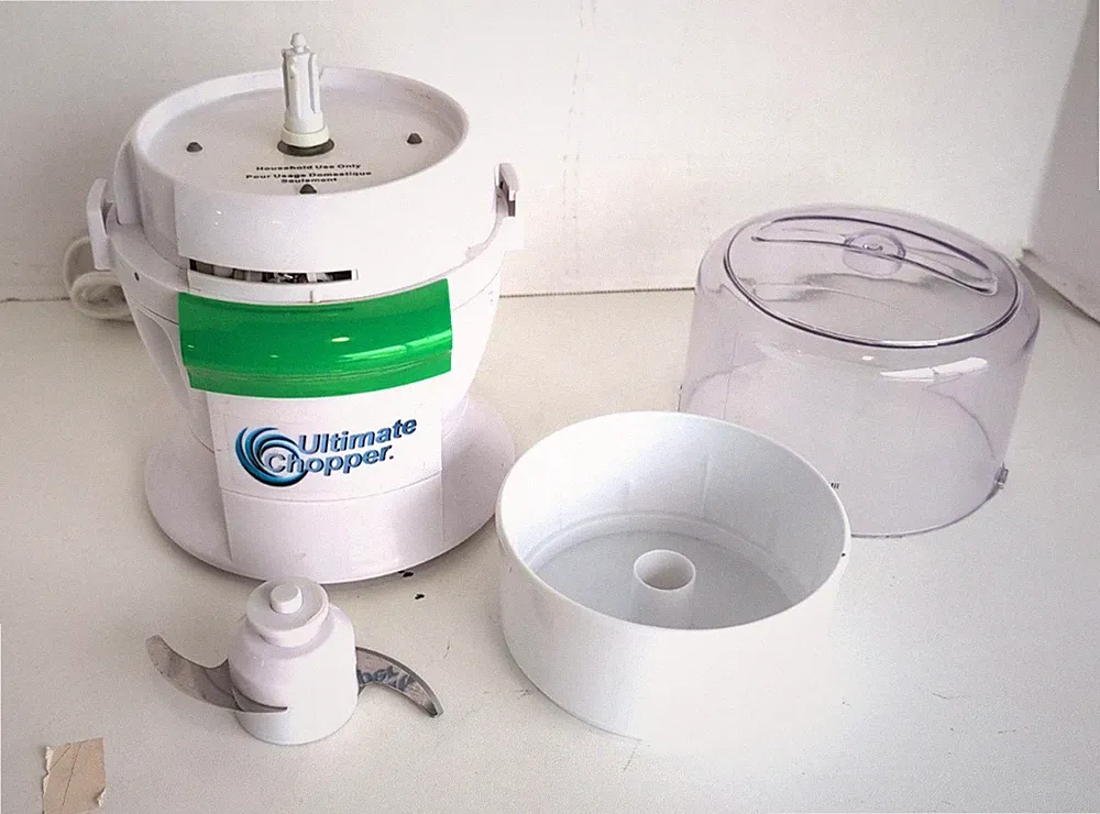 Ultimate Chopper Model No. CH-1 600 Watt 750 Watts Max Food Processor White