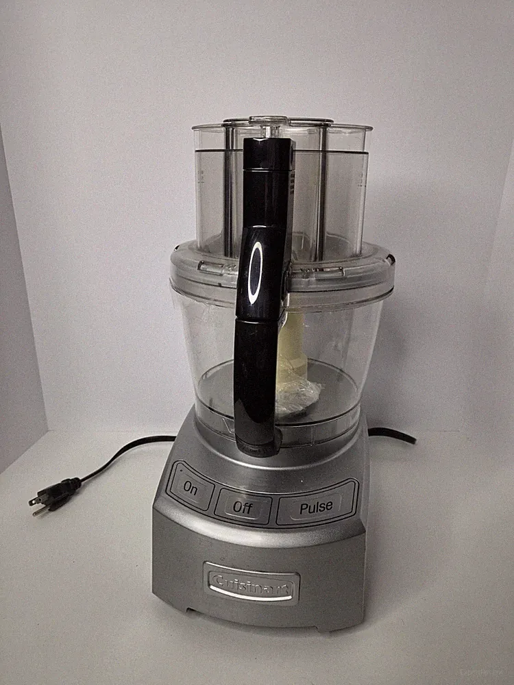 USED CUISINART 12 CUP Elite FOOD PROCESSOR FP-12DC STAINLESS