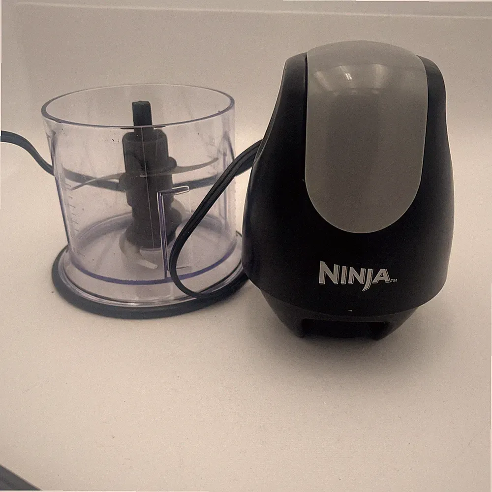 Used Ninja Food Processor Tested Motor qb600w 30 -2 cup No Top Includes Blade