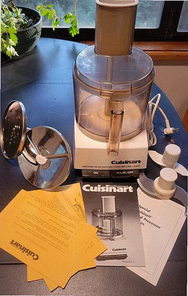 Vintage Cuisinart DLC-7 food processor. Tested and working. Multiple acc. Japan