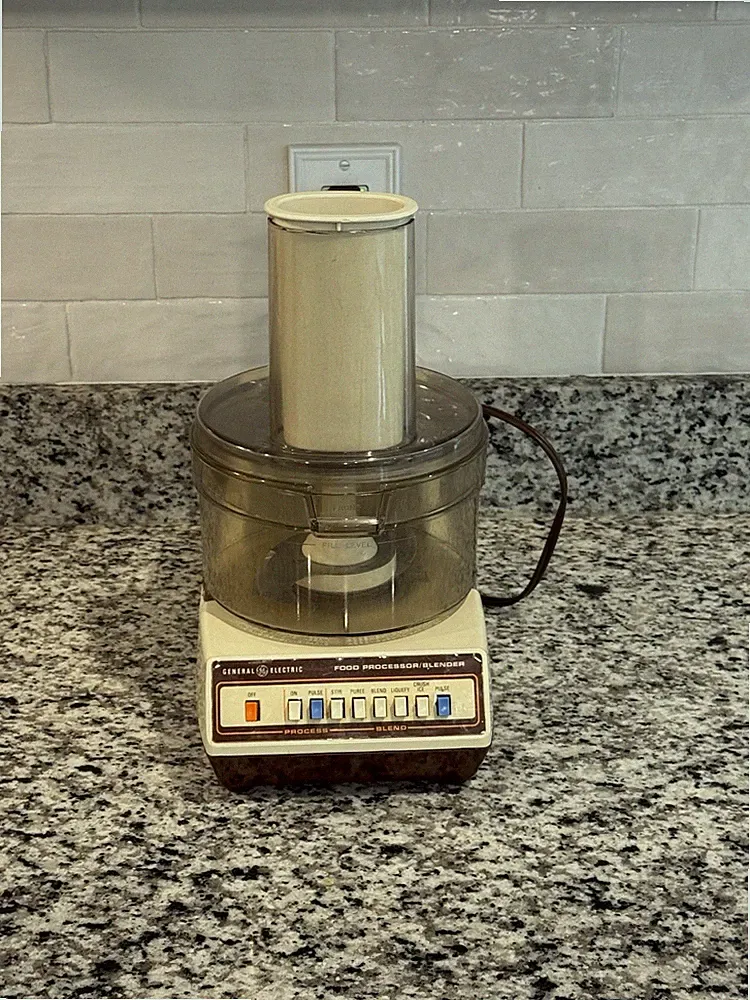 Vintage General Electric food processor/blender - model D3FP2 - Tested/Working