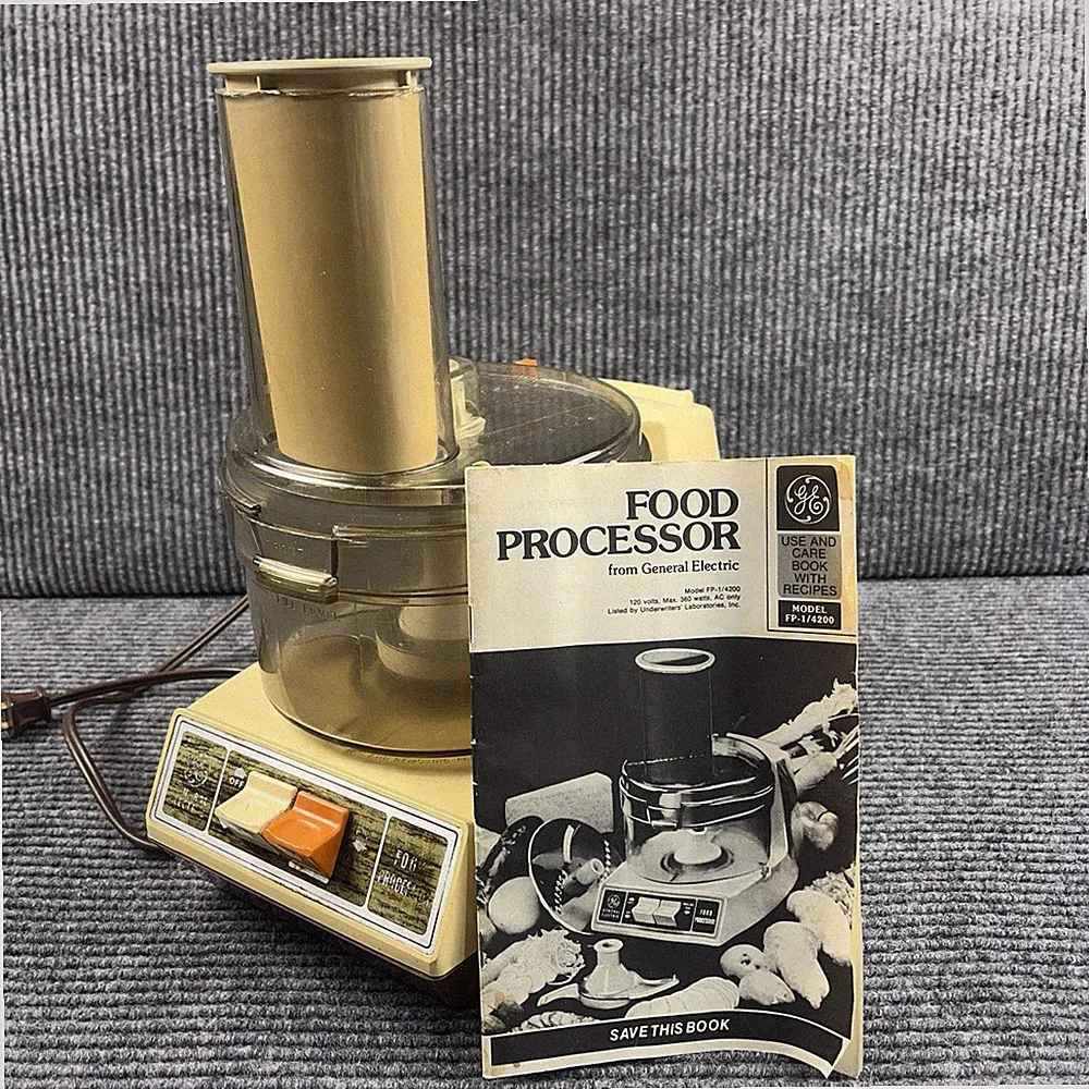 VINTAGE General Electric GE Food Processor D1FP1-4200 Tested turns on