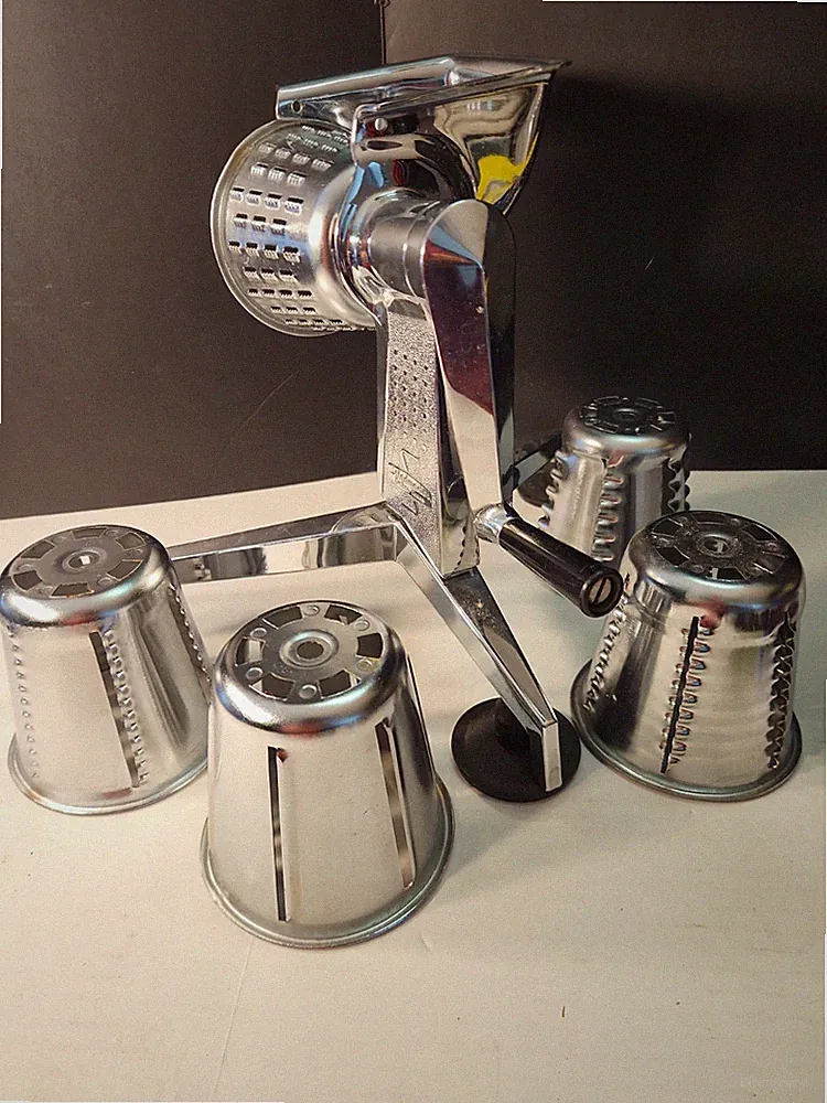 Vintage Salad master Five Star Food Processor 5 Shredding Cones