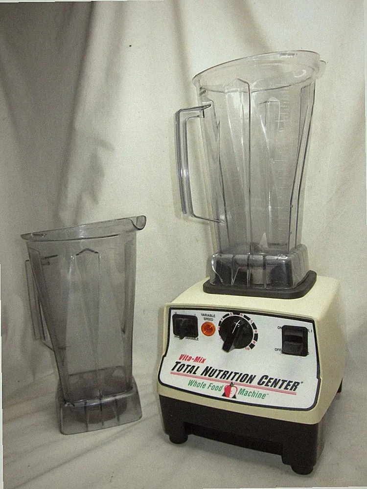Vita-Mix Total Nutrition Center Whole Food Machine VM0103 blender 2 container *
