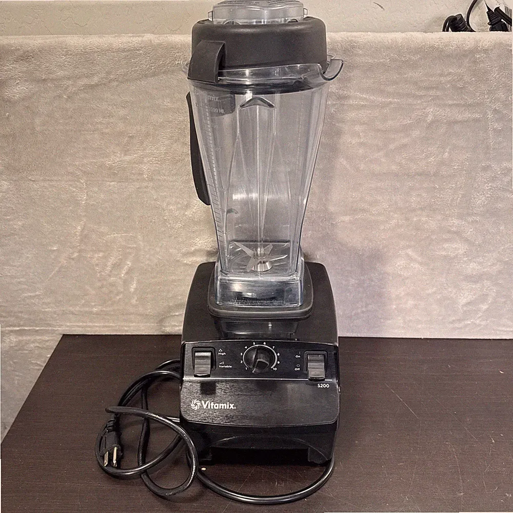 Vitamix 5200 Professional Blender 64 Oz Container Black Variable Speed USA