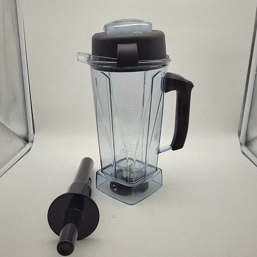 Vitamix 64 oz Standard Container Container Assembly with Lid and Tamper