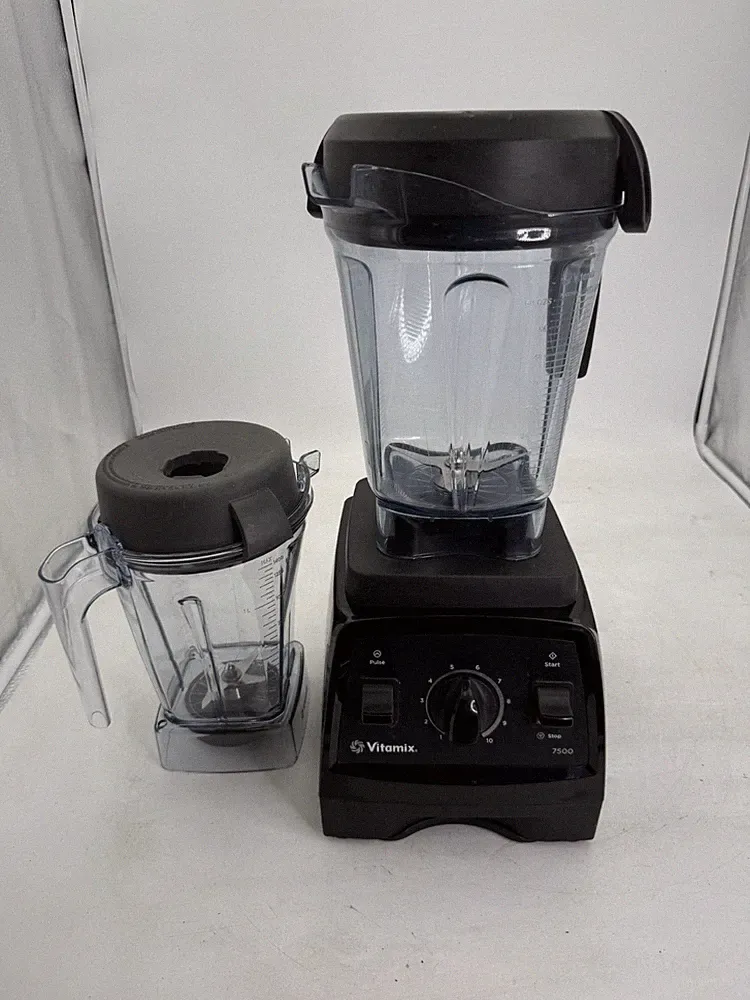 Vitamix 7500 64-Ounce High-Performance Professional-Grade Kitchen Blender Black