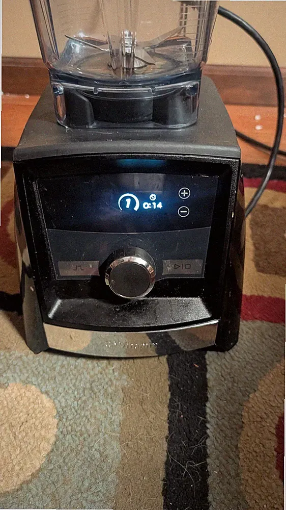 Vitamix Blender A3300 Ascent Series Blender- Motor Runs perfectly