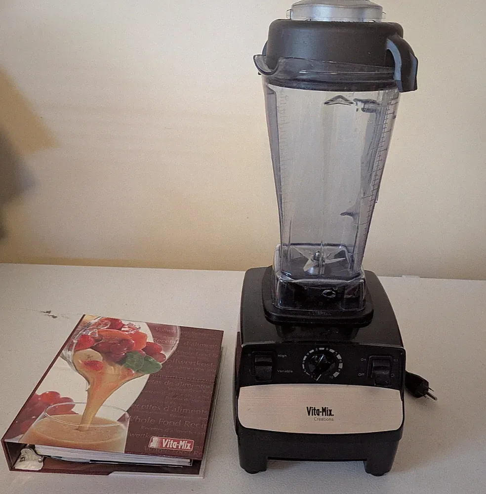 Vitamix Creations Silver 10 Speed VM0103 W/64 Oz Pitcher,Lid &RecipeBookTested