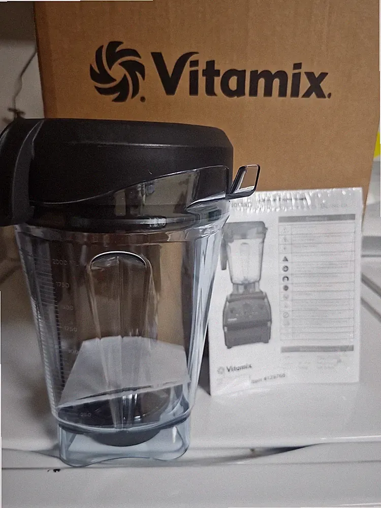 Vitamix E-310 Professional-Grade Black 64oz Low-Profile Explorian Blender