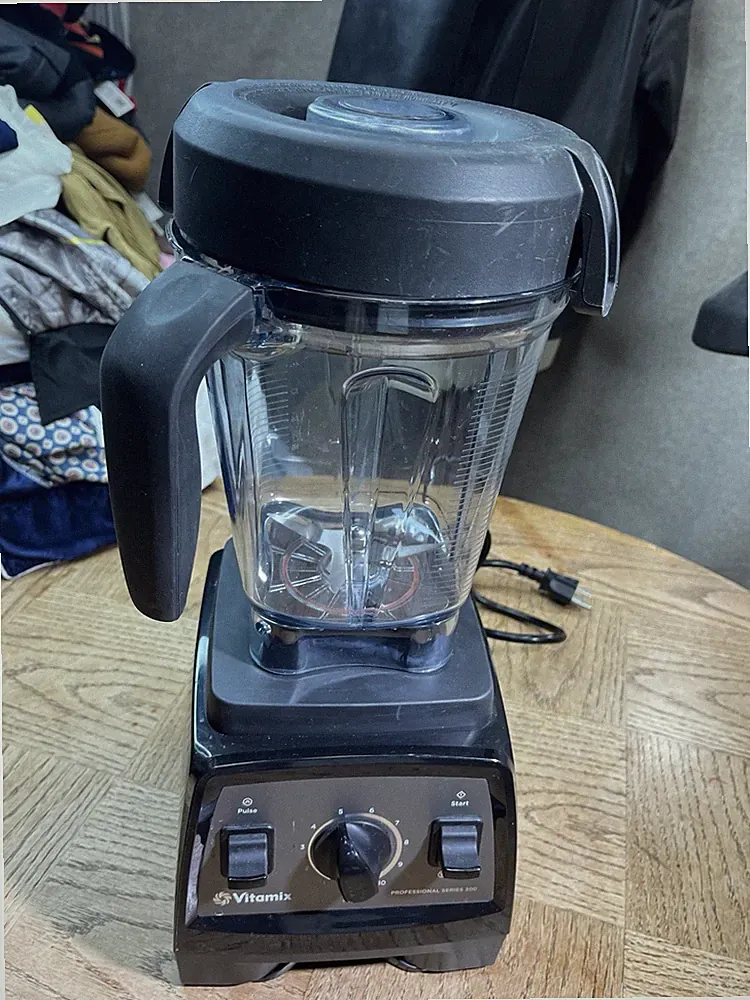 Vitamix Professional Series 300 Onyx VM0158 - 64oz EUC