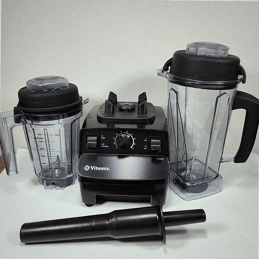 Vitamix Professional Series 5200 Blender with 64 oz & 32 Oz Container VM0103