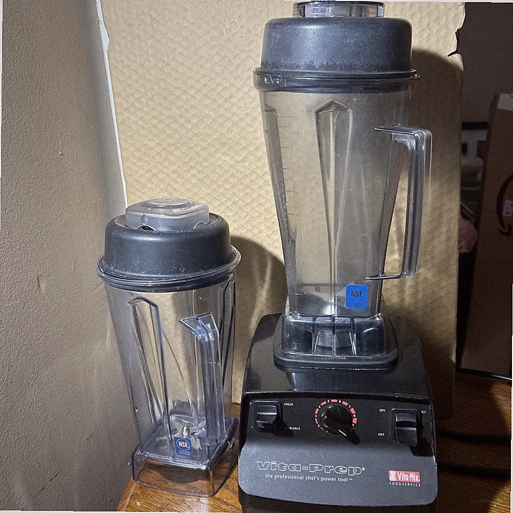 Vitamix Vita-Prep VM0101 Commercial Blender w/ 2 ,64 oz Container & Lid - Tested