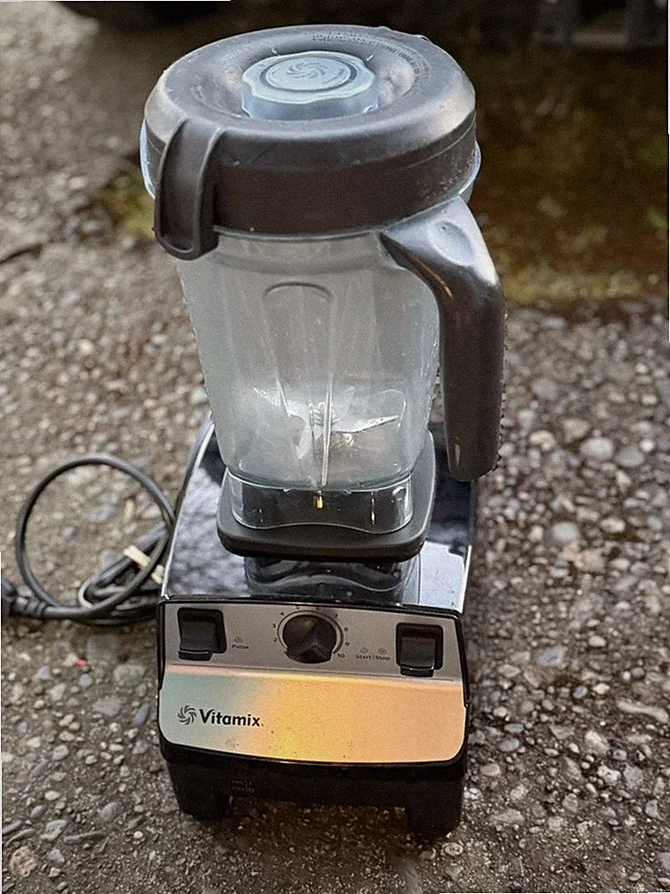 Vitamix VM0102D 5300 64 Oz Professional Blender, 10 Speed Tested Nice!